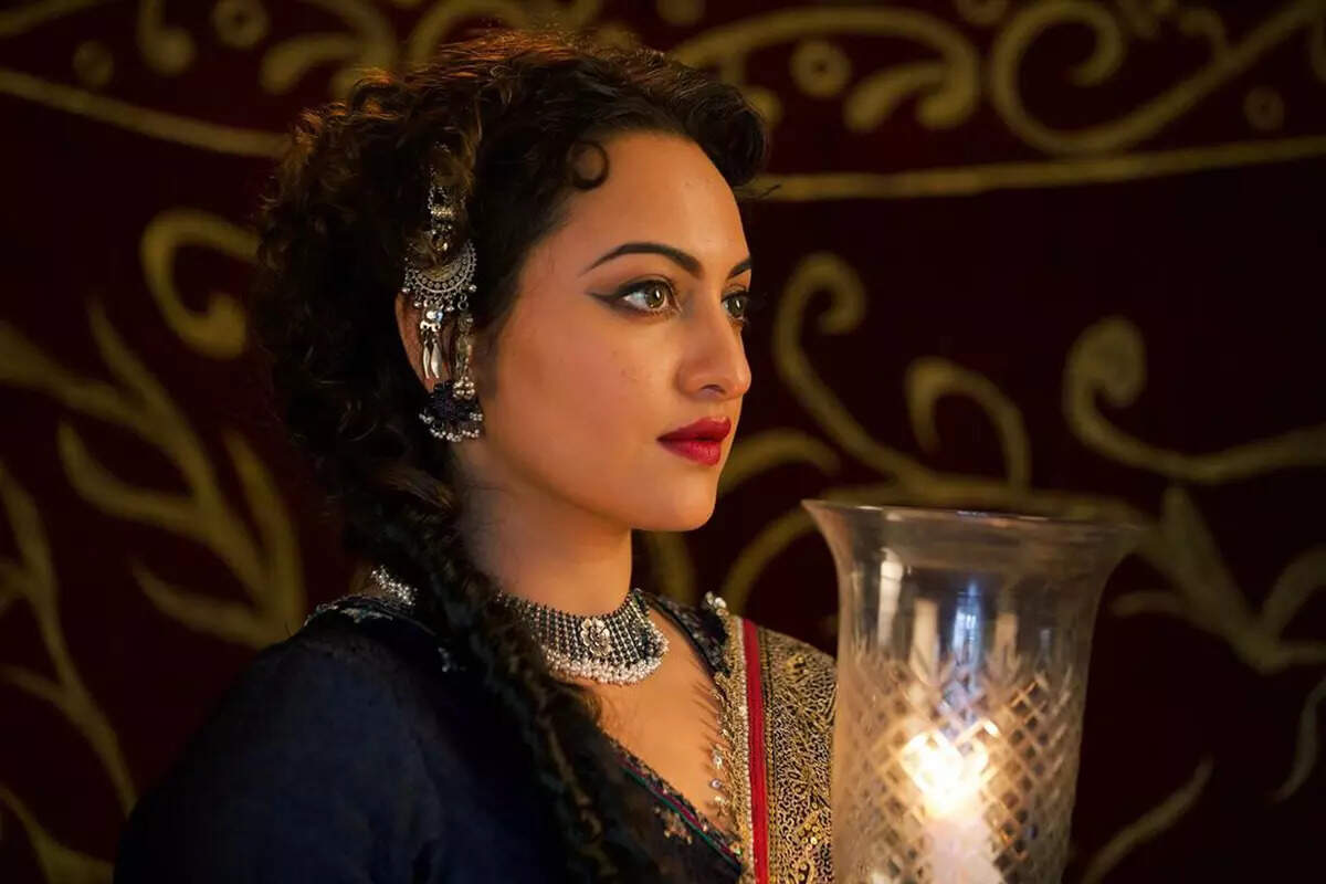 Sonakshi Sinha unveils captivating photos from her Heeramandi look test