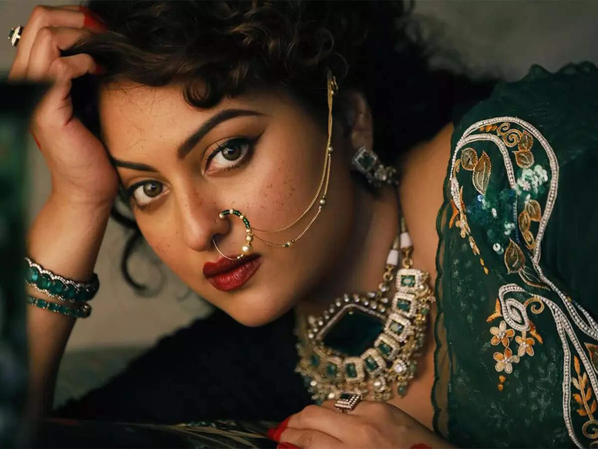 Sonakshi Sinha unveils captivating photos from her Heeramandi look test
