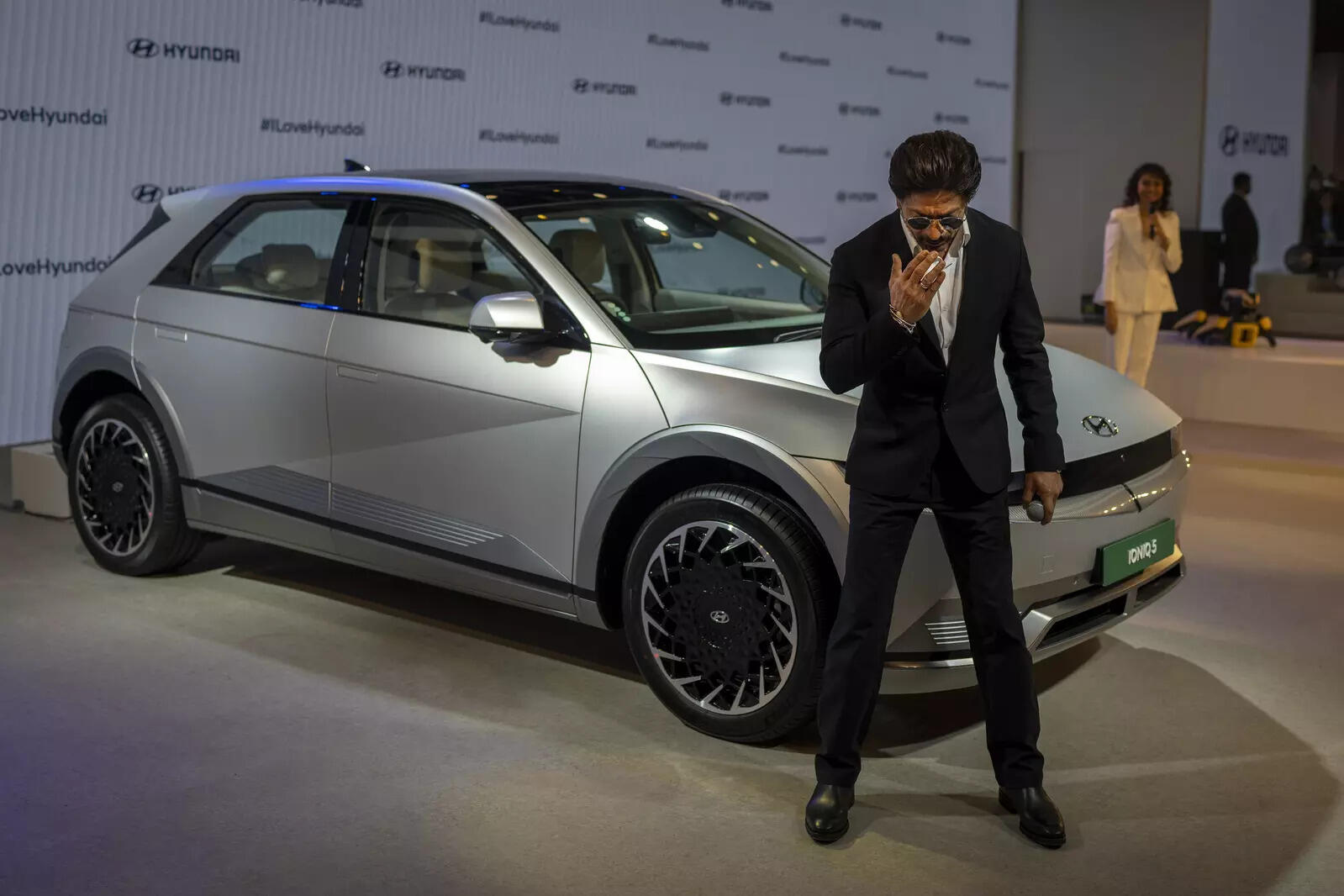 Shah Rukh Khan unveils Hyundai IONIQ 5 at Auto Expo 2023